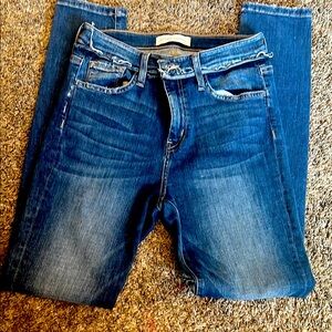 Flying Monkey size 27 skinny stretch jeans in excellent condition. Distressed.